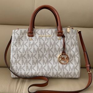 Michael Kors Sutton Convertible Satchel 💝 💝